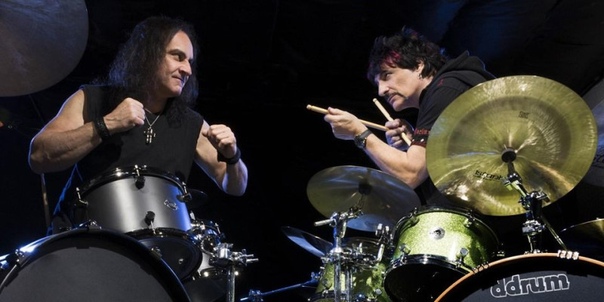 барабанщик vinnie appice. барабанщик блэк саббат. барабанщик блэк саббат. блэк саббат с дио и барабанщиком винни апписи. Vinny appice 2021.