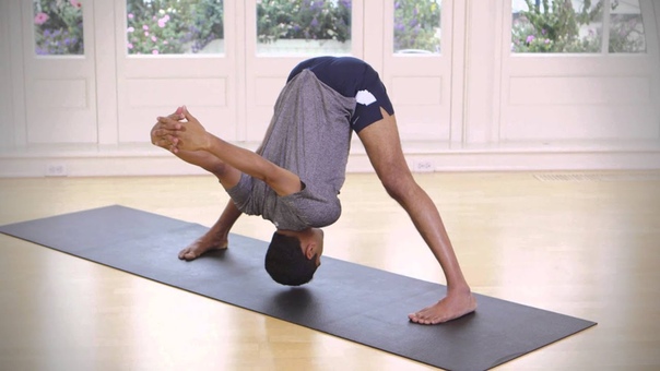 Yoga Tutorial: Spread Foot Pose