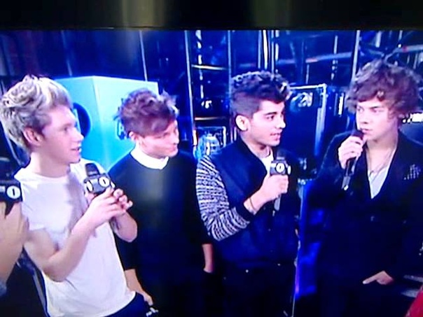 One Direction Teen Awards Backstage Interview (07 10