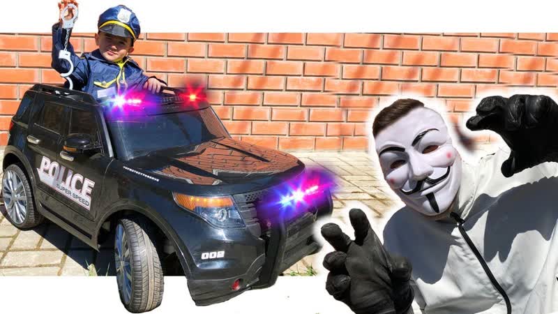 Police Baby Catch a Robber Ride on Police Car and Builder kid Help