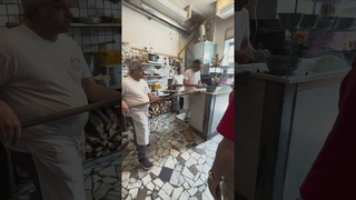 Neapolitan Pizza #naples #napoli #travel #cestovanie #pizza #pizzalover
