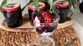 Сочное, густое домашнее варенье из черной бузины  вкусное, богатое витаминами лакомство.
