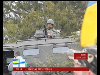 Загарбники націлили на українських солдатів кулемети через державний прапор #ТСН