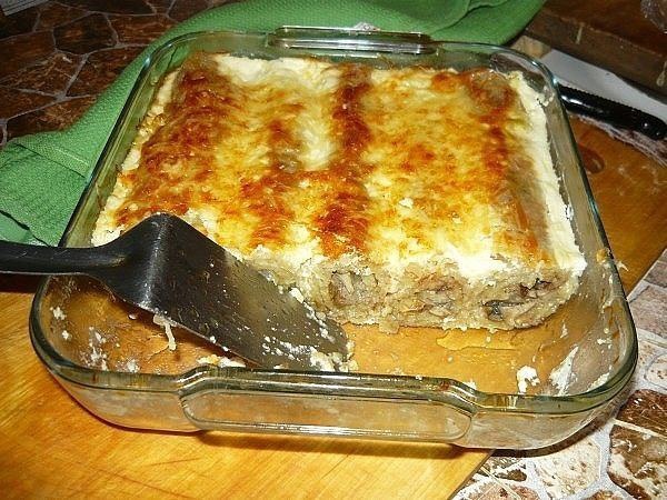 Когда мясо поднадоело.... Драники запеченные с грибамиЭтот рецепт для тех,кому нельзя жареного.Необходимо:4-5 картофель300г шампиньоны1 яйцо1 ст.л.сметана1-2 лук2 ст.л.муки1 пучок