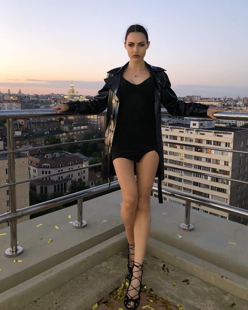 Полина Фаворская похвасталась длинными ножками! 