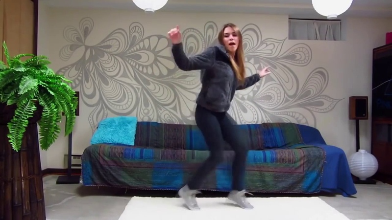 a wonderful dance of a beautiful girl( Шикарный танец прекрасной