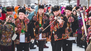У Криворівні підтримують давню гуцульську традицію. Колядують - лише чоловіки