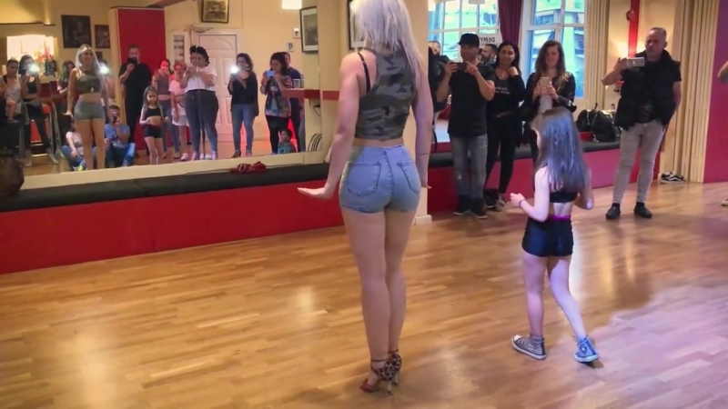 Sara Lopez baila Kizomba Lady Style con