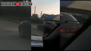 Девушка на автомобиле врезалась в столб, скрываясь от преследования полицейских в Камне (Barnaul 22)