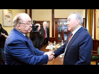 Назарбаев награжден Звездой Московского университета