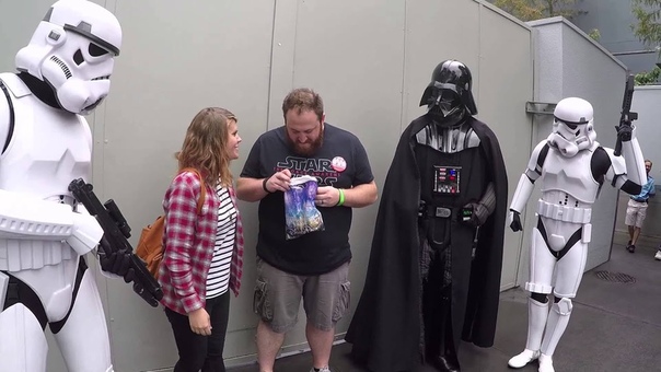 Darth Vader Helps Wife Tell Husband Shes Pregnant At Disney