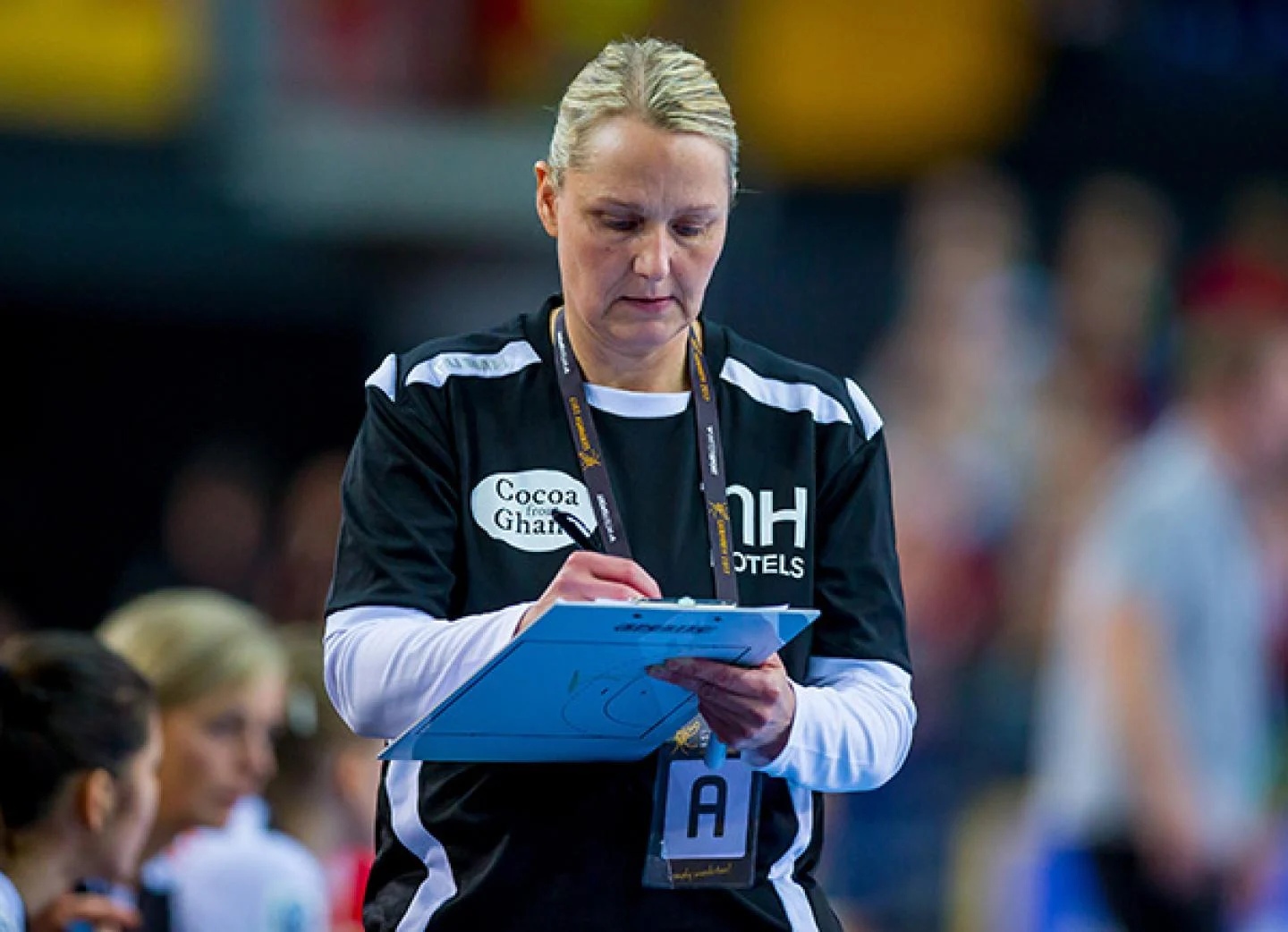 И клуб на скаку возглавить, и в сборную в трудный момент пойти. Тренеры-женщины в мировом гандболе, изображение №5