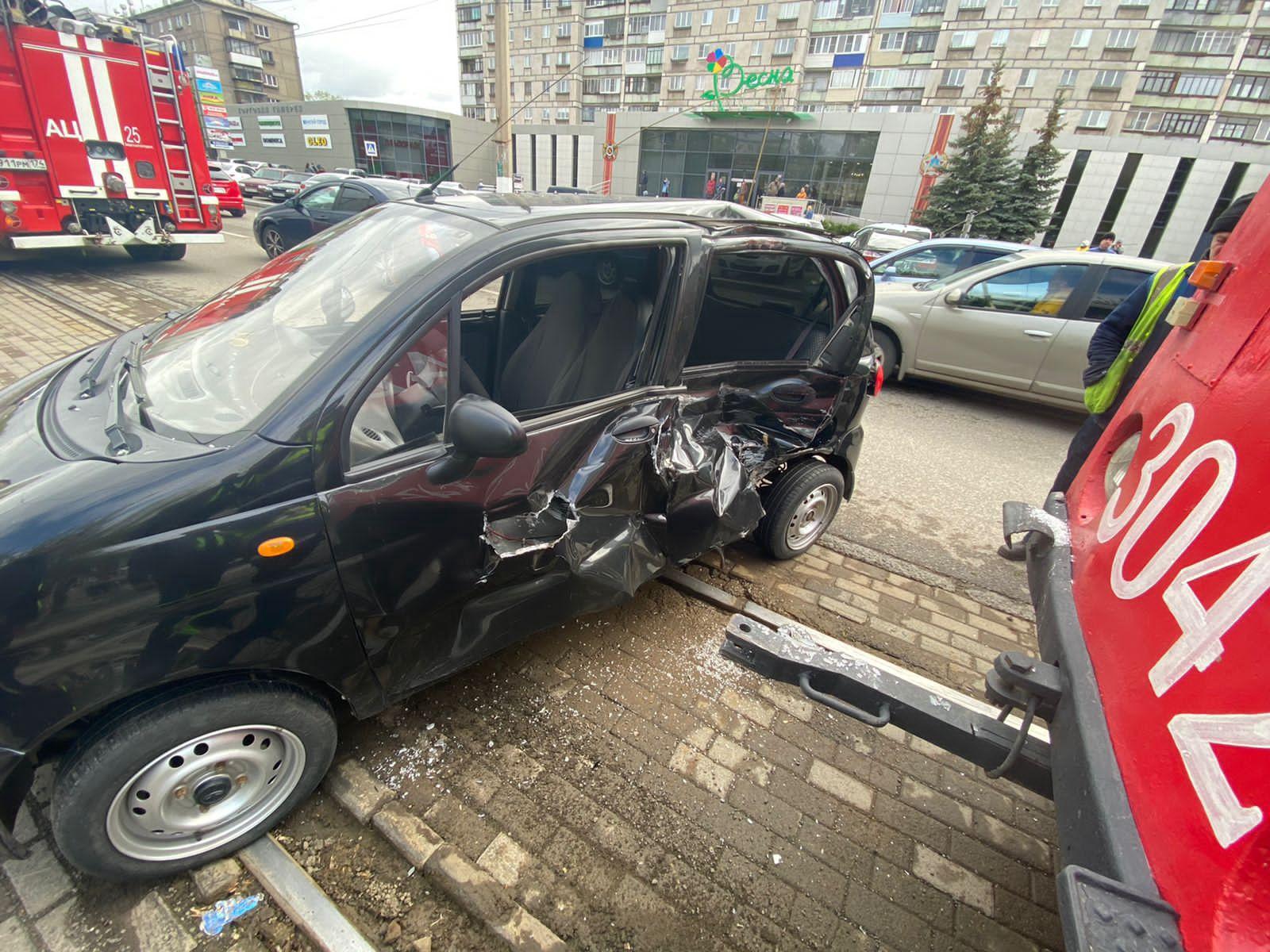 Трамвай, он такой не заметный Это картинка