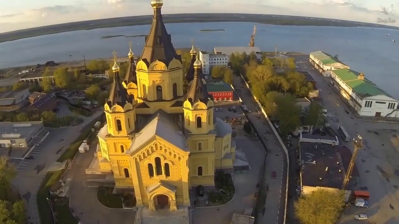 Нижний новгород стрелка церковь. Александро-невский собор нижний новгород. Собор александра невского стрелка нижний новгород. Храм на стрелке в нижнем. Храм александра невского в нижнем новгороде.