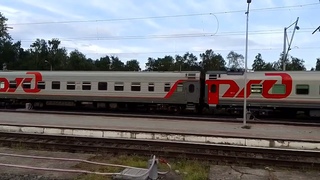 ЭП1-122. Прибывает на станцию Петрозаводск с пассажирским поездом.