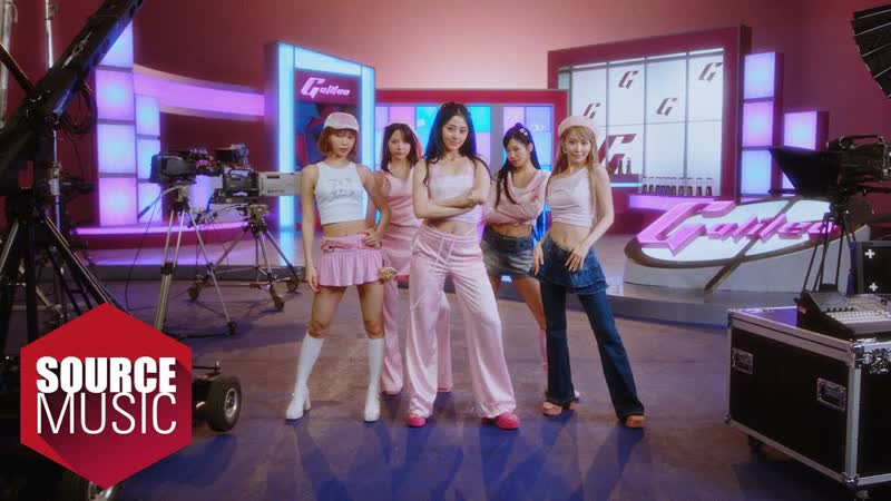 LE SSERAFIM (르세라핌) CRAZY OFFICIAL PERFORMANCE