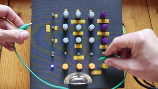 BASTARDS IN BLUE - diy noise machine CD40106 + PT2399